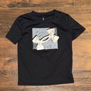 Under Armour Boys dry fit Black and Gray Graphic Tee